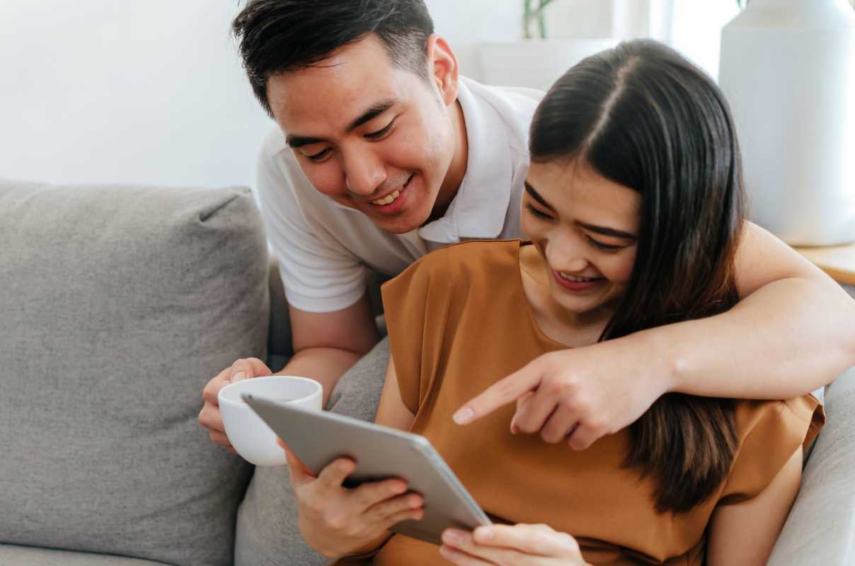 The Best Bank Accounts for Couples Focused on Saving